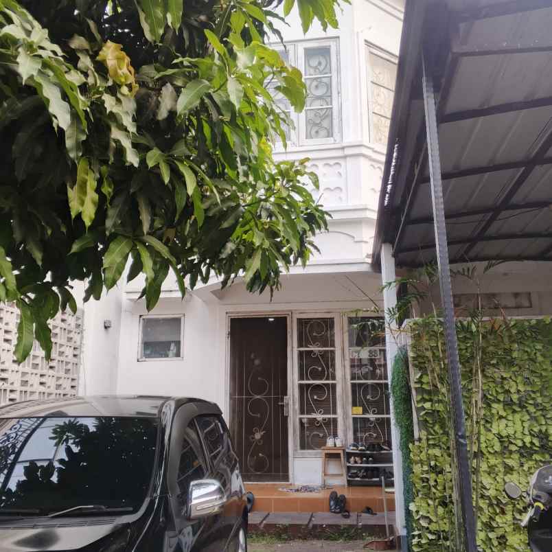 dijual rumah delatinos bsd