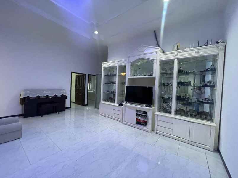 dijual rumah dharmahusada indah