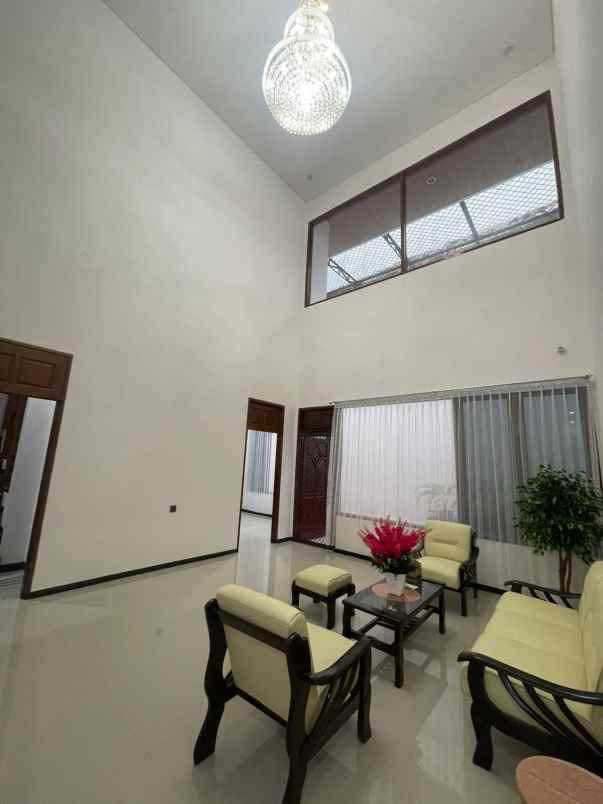 dijual rumah dharmahusada mewah baru renovasi nego
