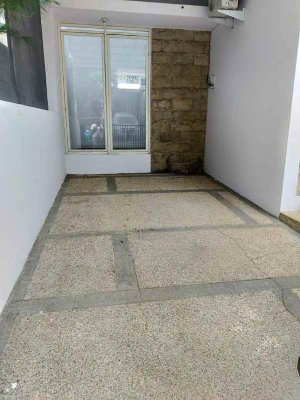 dijual rumah di austin ville malang