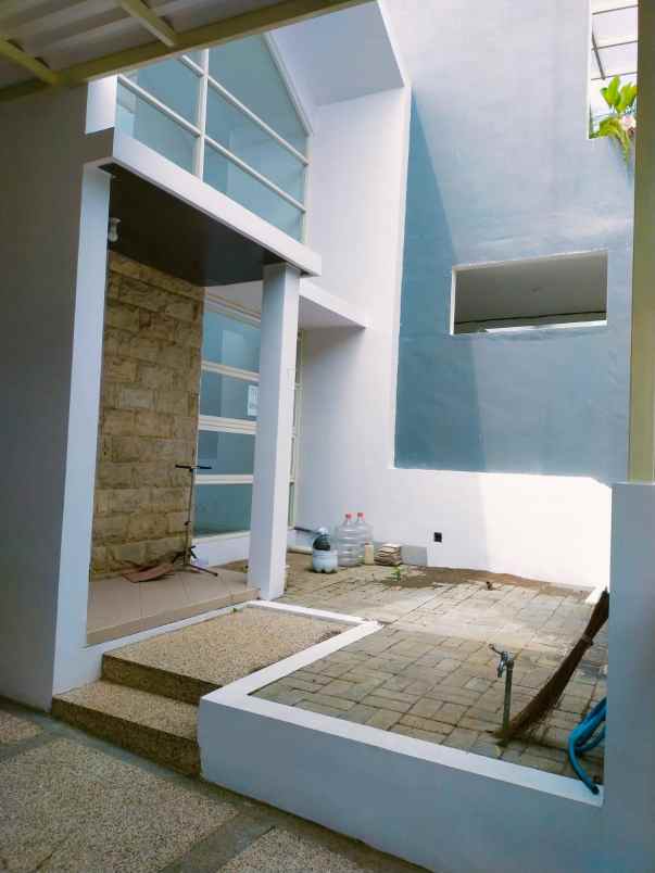 dijual rumah di austin ville malang