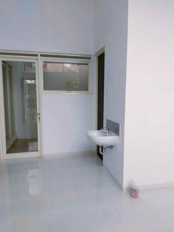 dijual rumah di austin ville malang