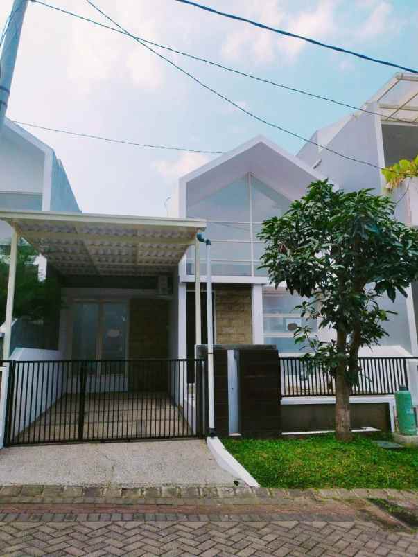 dijual rumah di austin ville malang