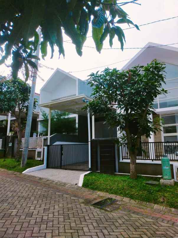 dijual rumah di austin ville malang