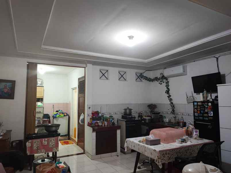 dijual rumah di jalan raya kelapa gading permai