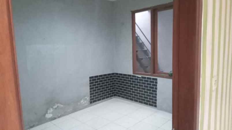 dijual rumah di komplek riung bandung