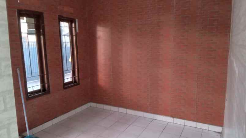 dijual rumah di komplek riung bandung