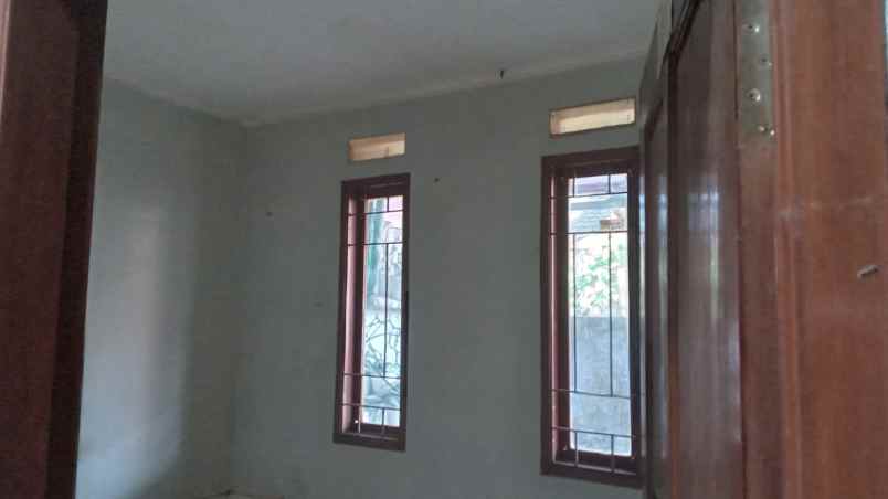 dijual rumah di komplek riung bandung