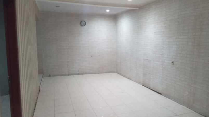 dijual rumah di komplek riung bandung