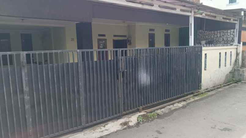 dijual rumah di komplek riung bandung