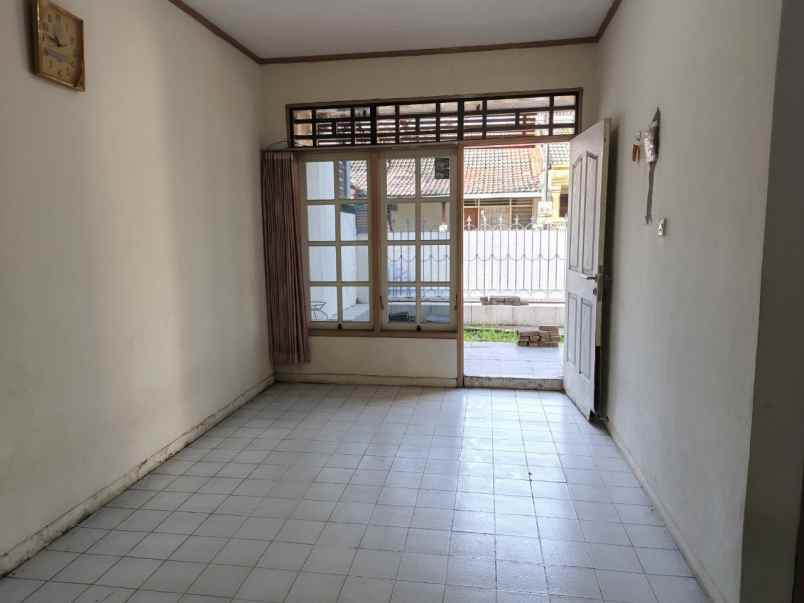 dijual rumah di perumahan medayu selatan