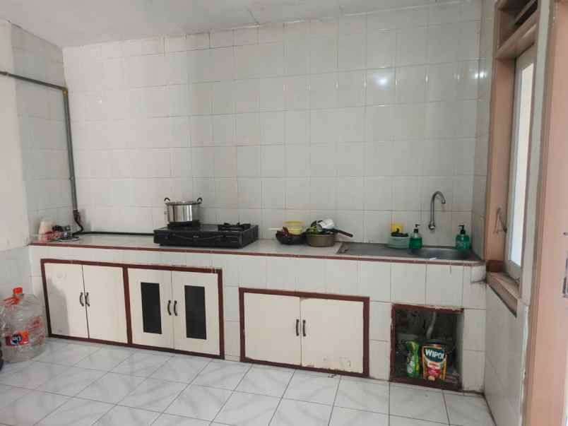 dijual rumah di perumahan medayu selatan
