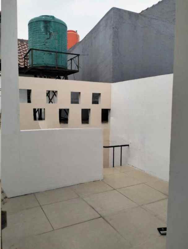 dijual rumah di raffles hills