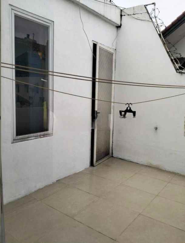 dijual rumah di raffles hills