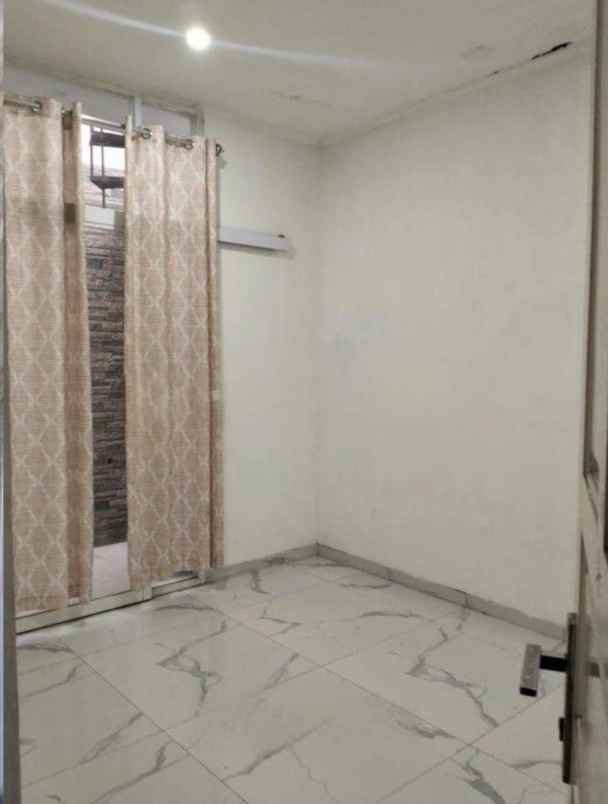 dijual rumah di raffles hills