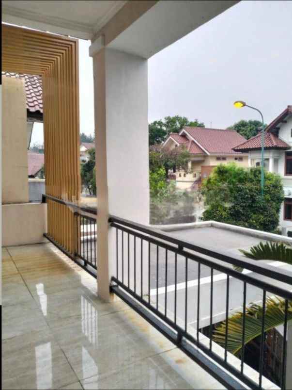 dijual rumah di raffles hills
