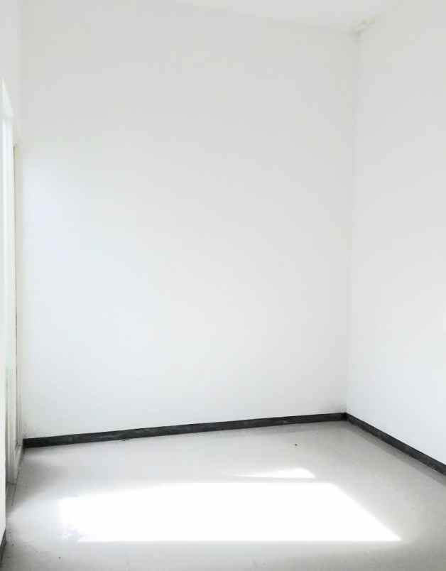 dijual rumah diamond park residence