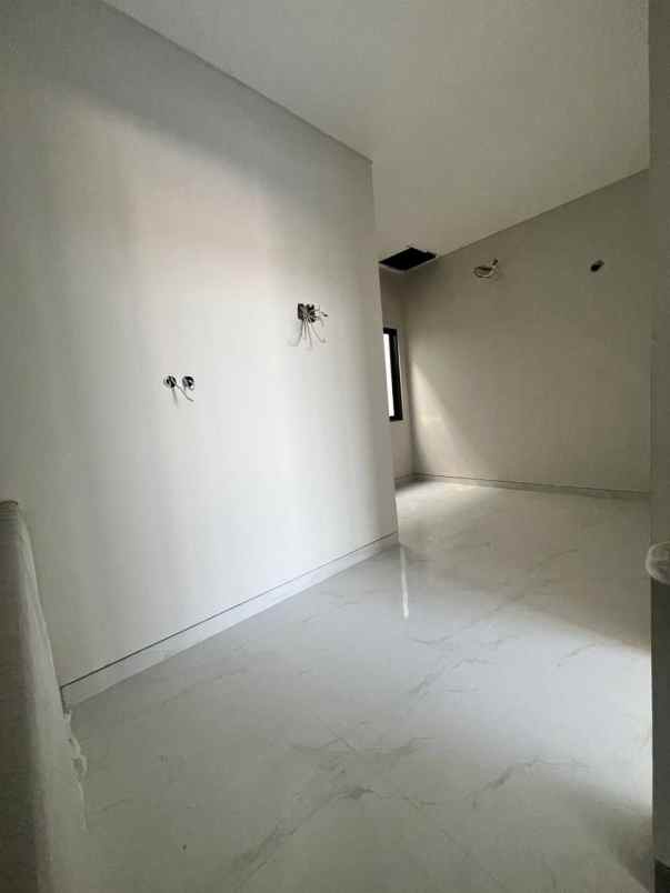 dijual rumah dian istana moca vrbana
