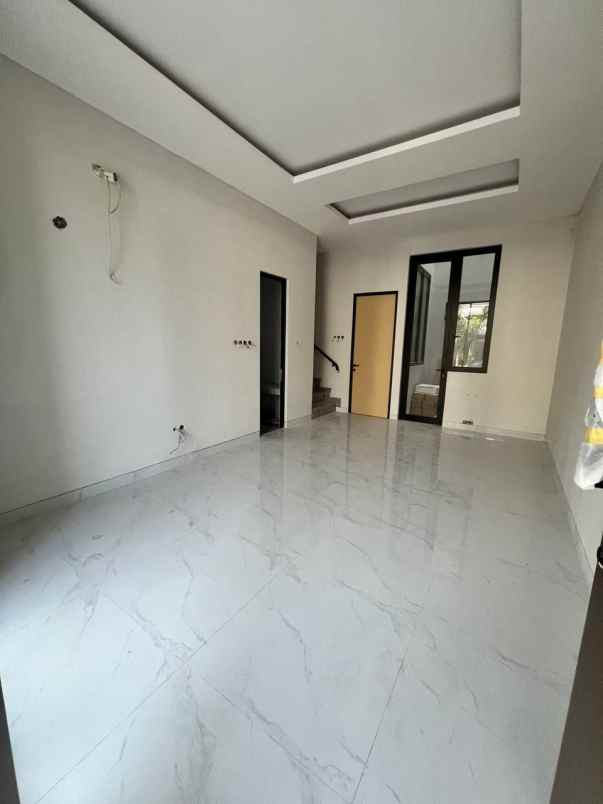 dijual rumah dian istana moca vrbana