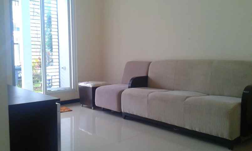 dijual rumah dian sukolilo regency