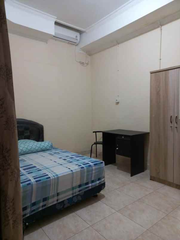dijual rumah dukuh kupang timur