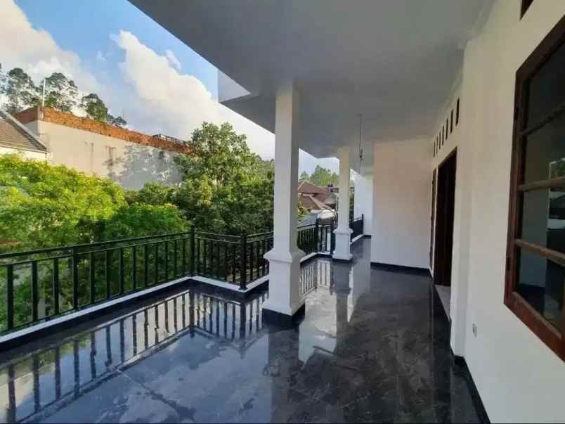 dijual rumah duren sawit