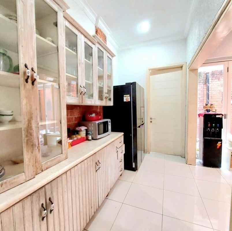 dijual rumah emerald bintaro