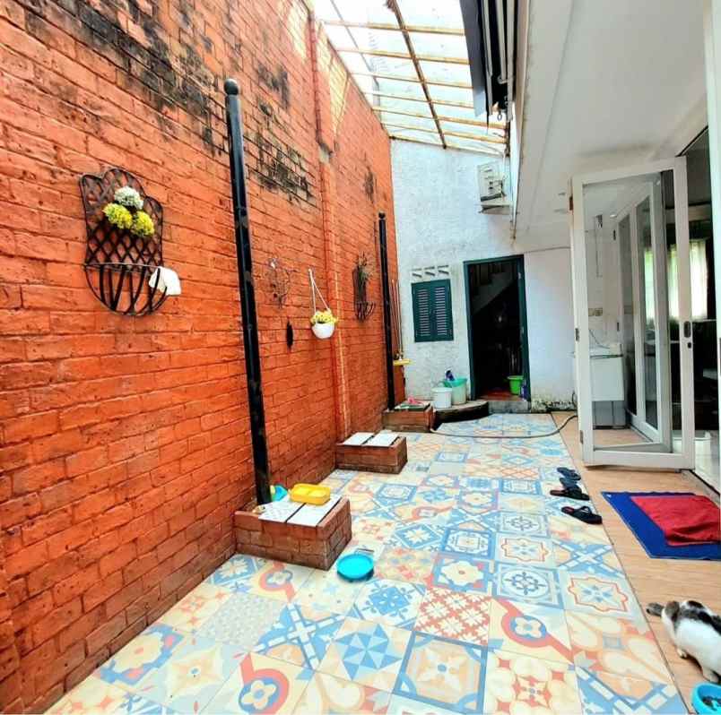 dijual rumah emerald bintaro