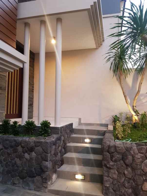 dijual rumah galaxi bumi permai araya