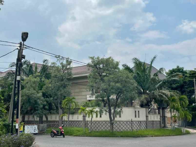 dijual rumah galaxy bumi permai araya