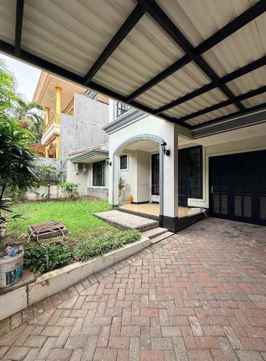 dijual rumah graha famili