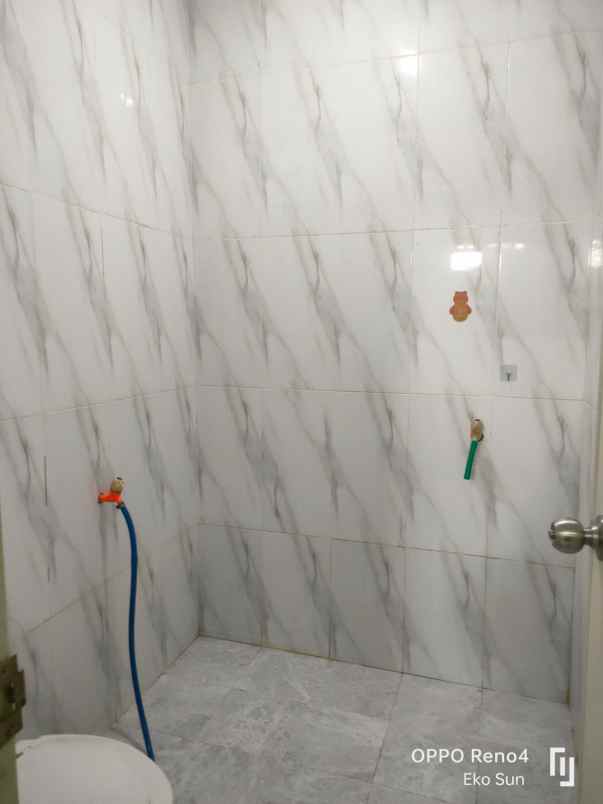 dijual rumah graha kebraon