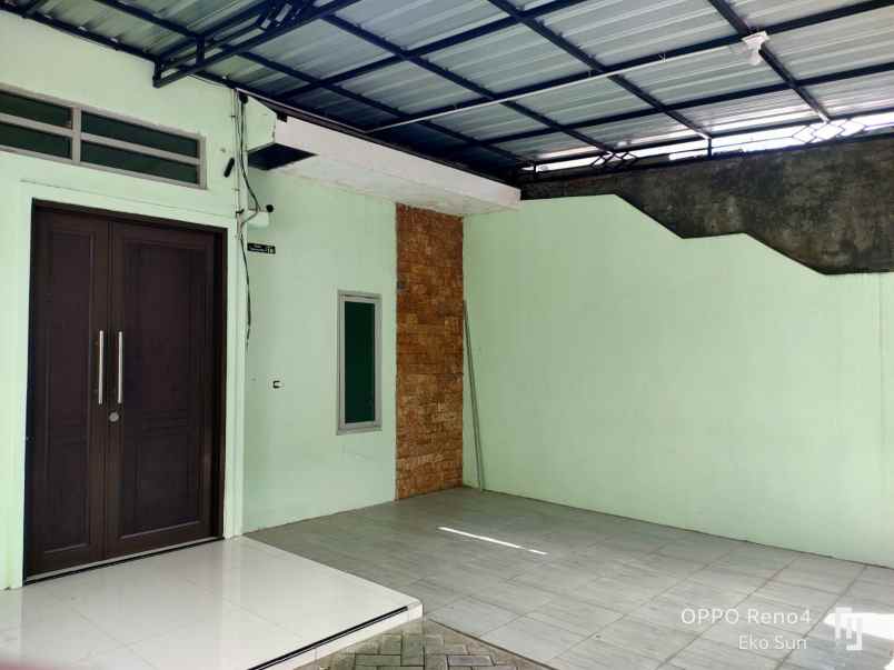 dijual rumah graha kebraon