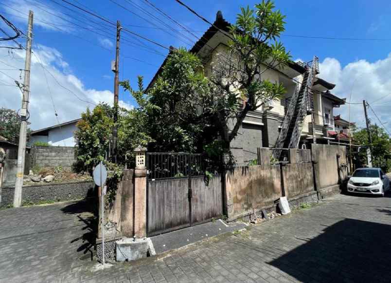 dijual rumah graha liva kertalangu