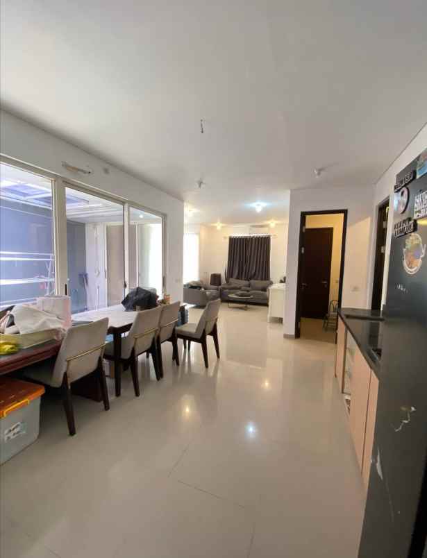 dijual rumah graha natura