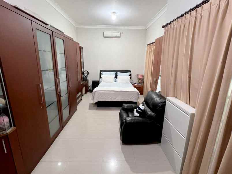dijual rumah graha santoso