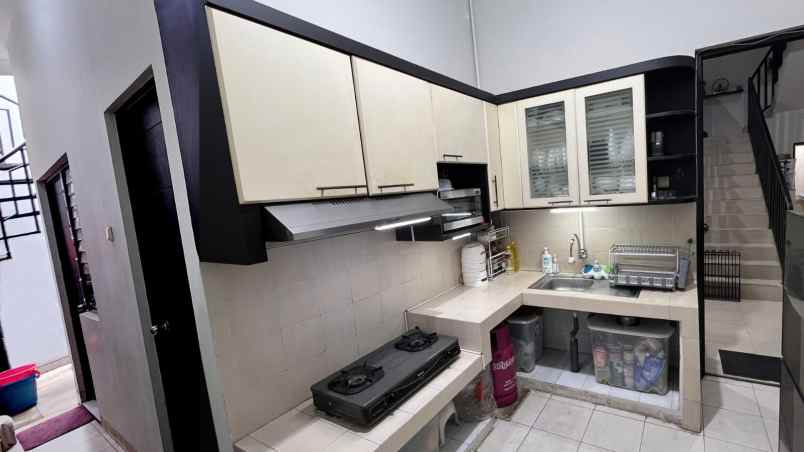 dijual rumah graha santoso