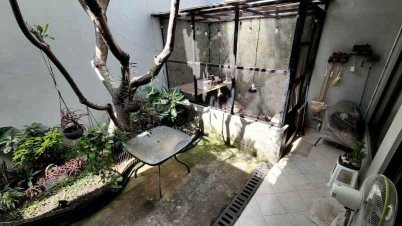 dijual rumah graha santoso