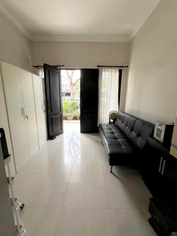 dijual rumah graha santoso