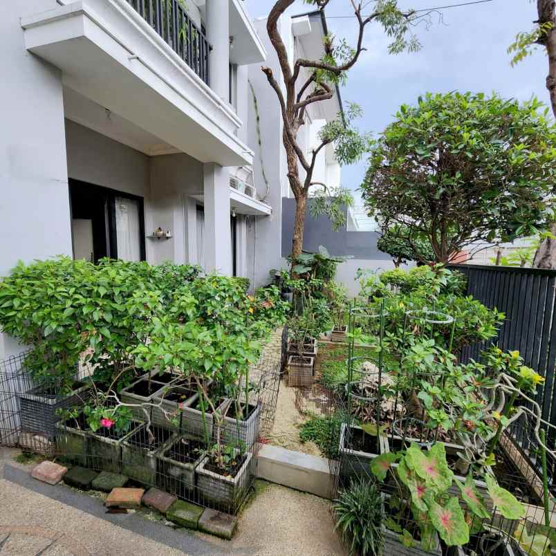 dijual rumah graha santoso