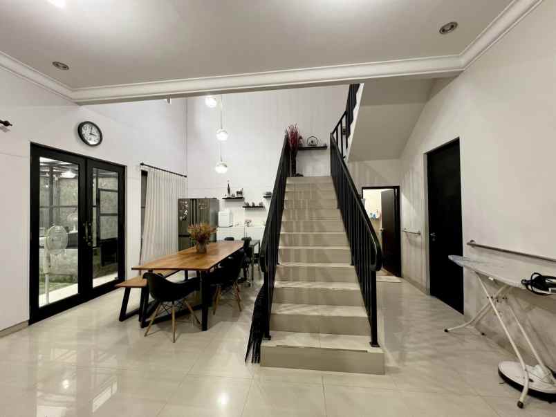 dijual rumah graha santoso