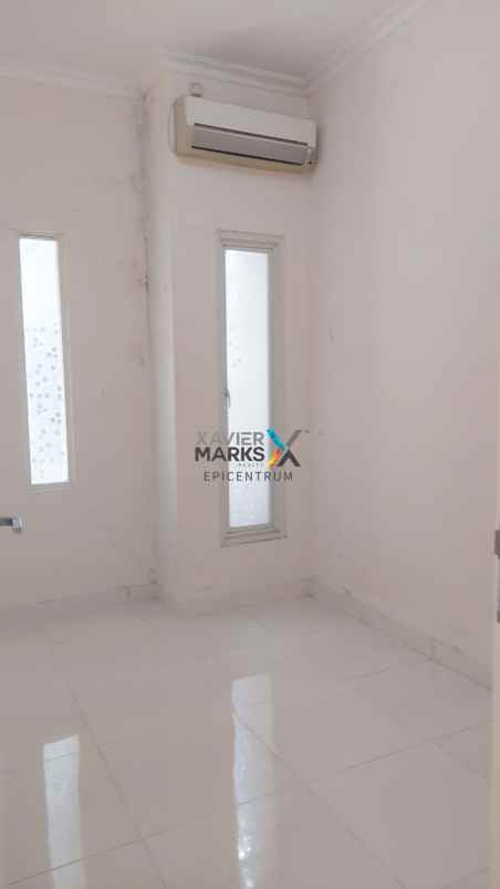 dijual rumah graha sukolilo regency siap huni