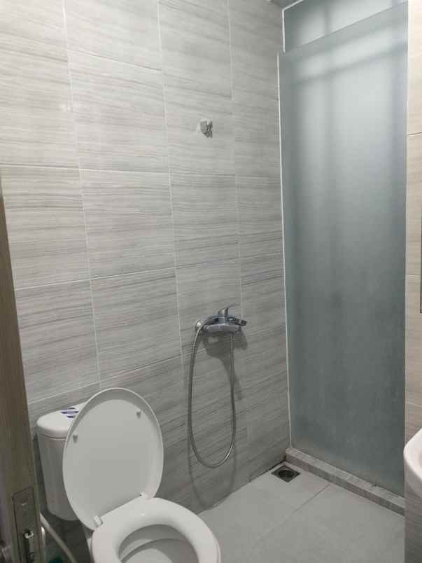 dijual rumah grand pakuwon cluster gladstone blok jc