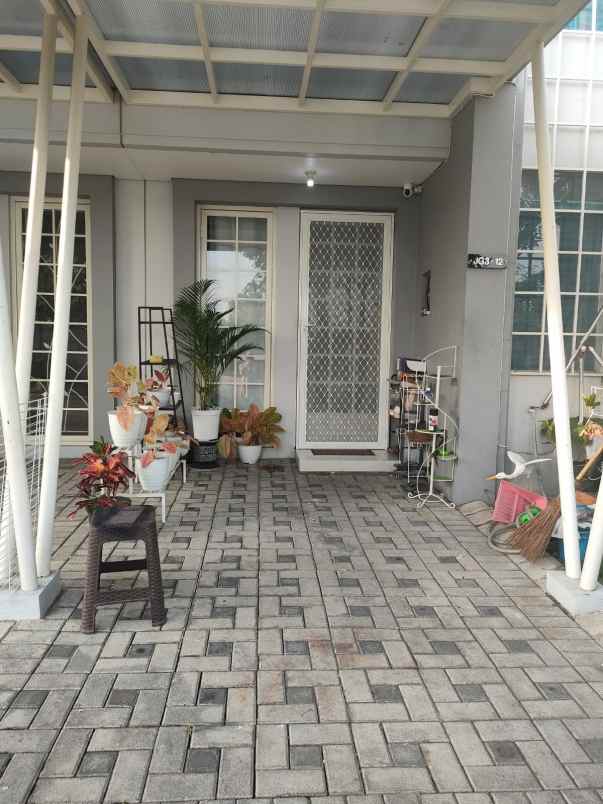 dijual rumah grand pakuwon cluster queensland blok jg