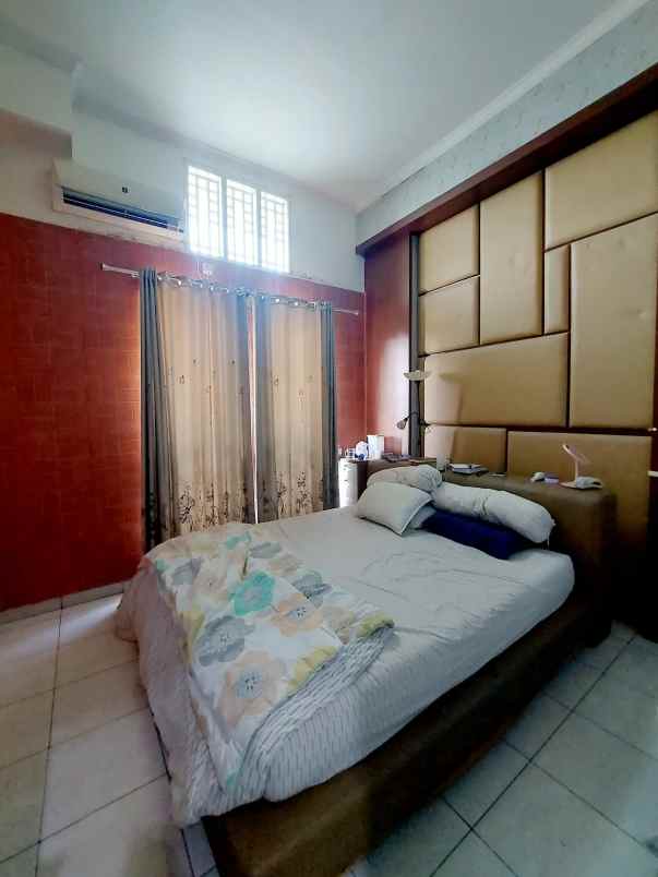 dijual rumah grand wisata cluster