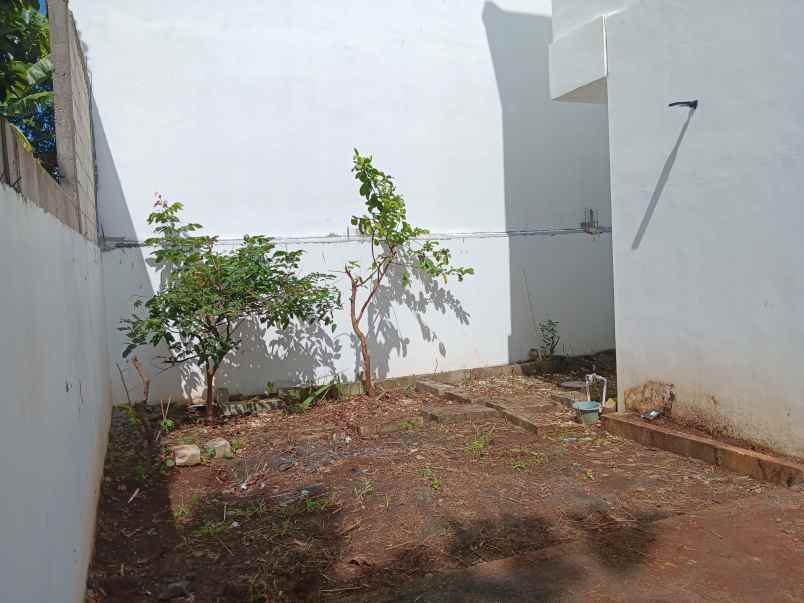 dijual rumah grandia metropolis