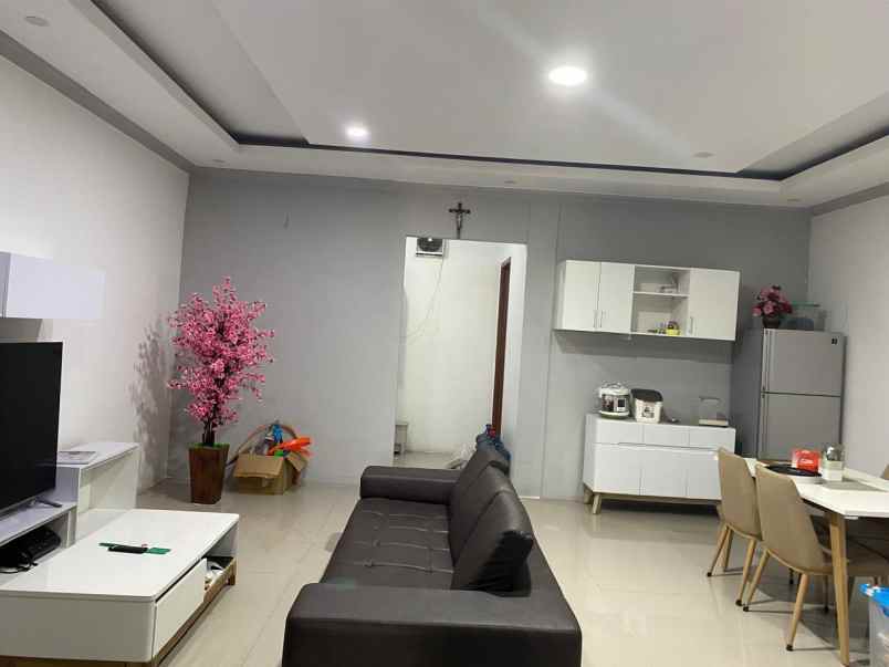 dijual rumah green ara residence