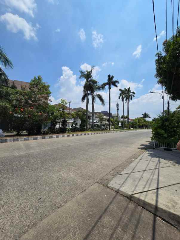 dijual rumah green garden