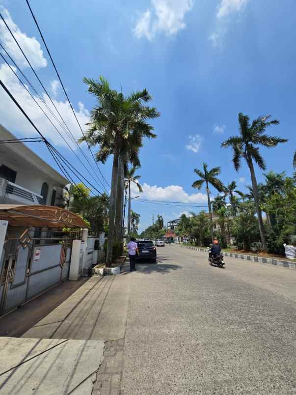 dijual rumah green garden