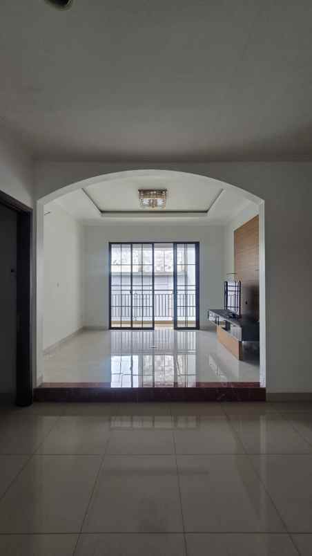 dijual rumah green lake city cluster east asia 10x20